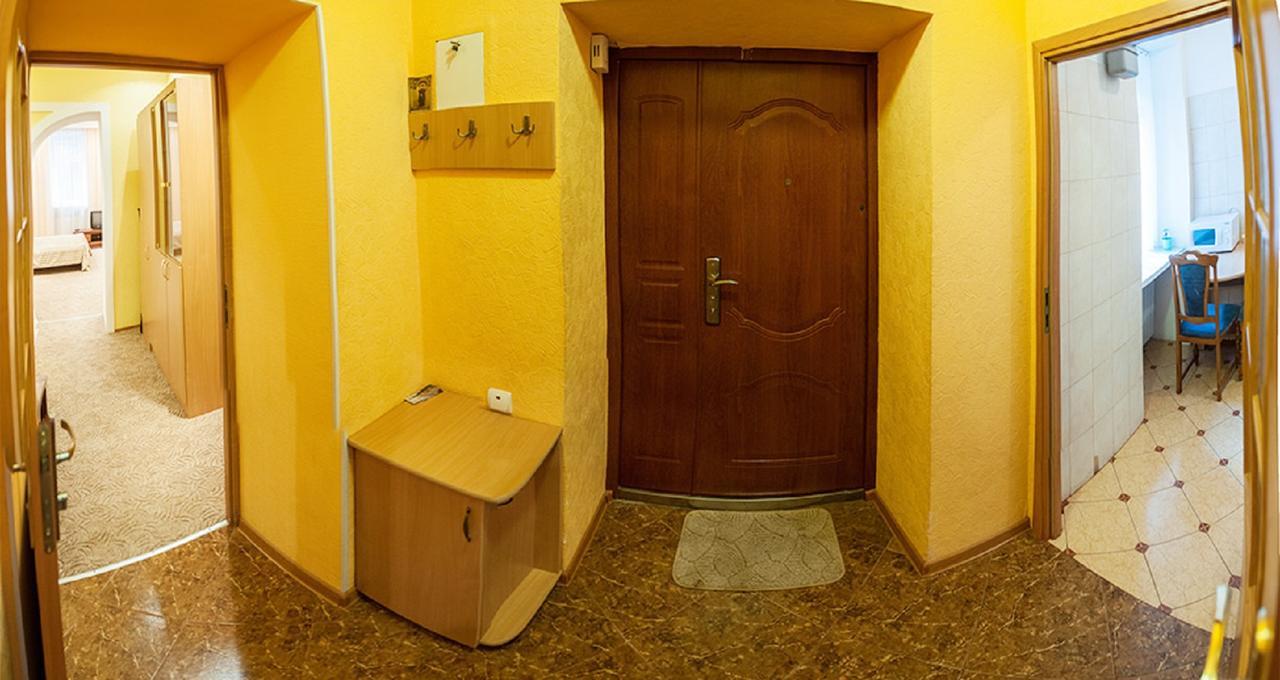 Апартаменти Вул Кониського 5 На 6 Осіб Біля Медичного Університету Lviv Bagian luar foto
