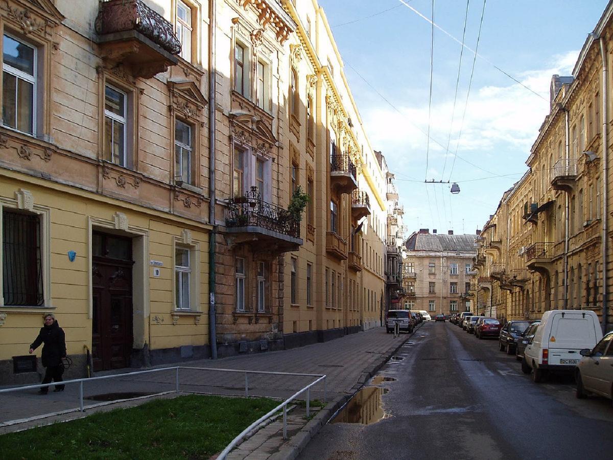 Апартаменти Вул Кониського 5 На 6 Осіб Біля Медичного Університету Lviv Bagian luar foto