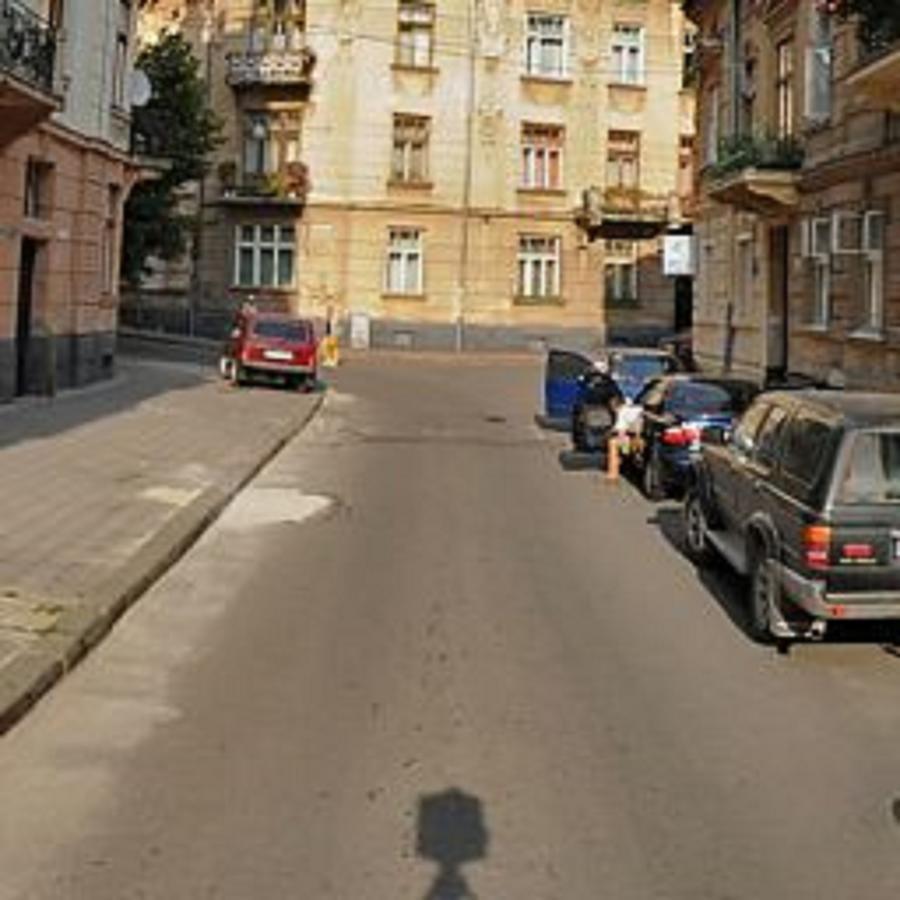 Апартаменти Вул Кониського 5 На 6 Осіб Біля Медичного Університету Lviv Bagian luar foto